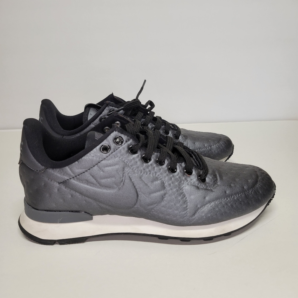 SOLD NIKE Internationalist Jacquard 859544-002 Size 6 SOLD